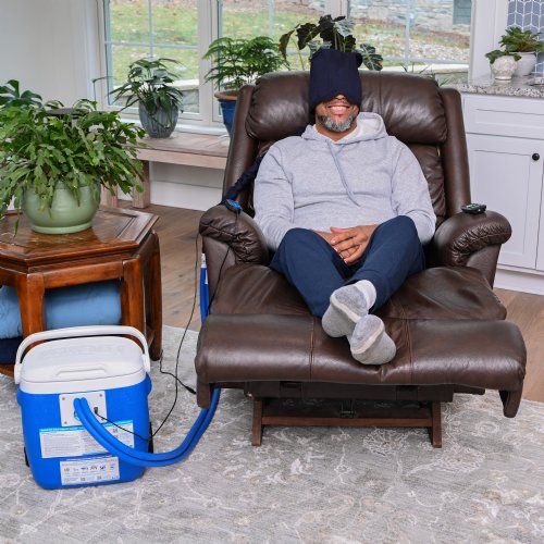 A Mannequin head is wearing an Active Ice3.0 Extended Circulating Cold Water Therapy Headcap in the background a 15 Quart reservoir is visible