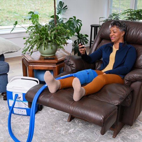Active Ice 3.0 Universal Cold Therapy system with blue 15 Quart Cooler and Universal Bladder by itself against a white background