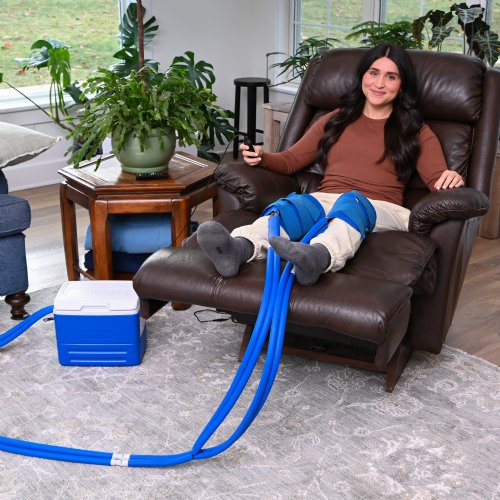 Active Ice 3.0 Double Cold Therapy system blue 9 Quart Cooler by itself against a white backgroundActive Ice cold water cyrotherapy machine is shown with its contents 